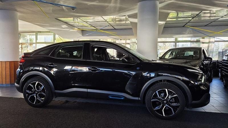 Gebraucht Citroën e-C4 Feel 100 kW (136 PS) 2023 Schwarz Limousine