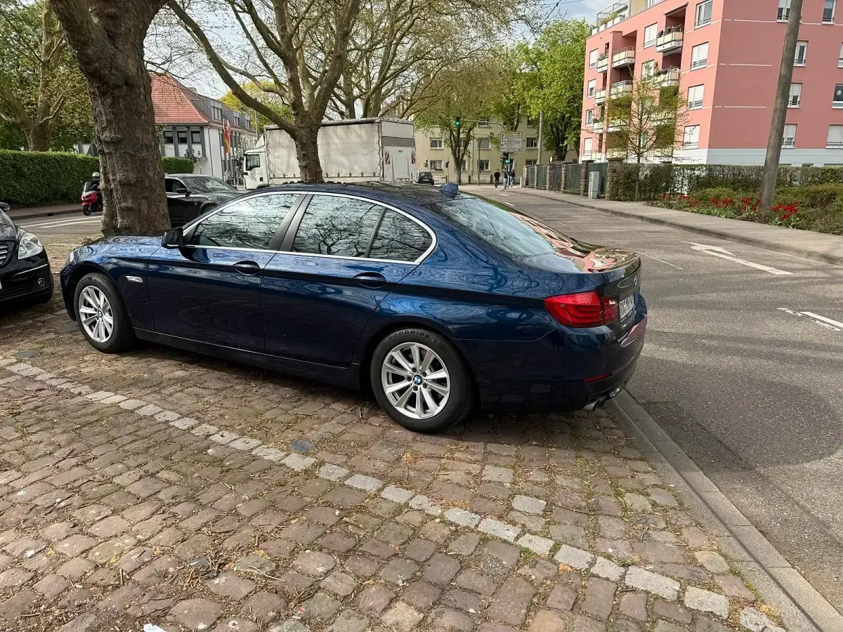 Gebraucht BMW 528 245 PS (180 kW) 2011 Blau Limousine