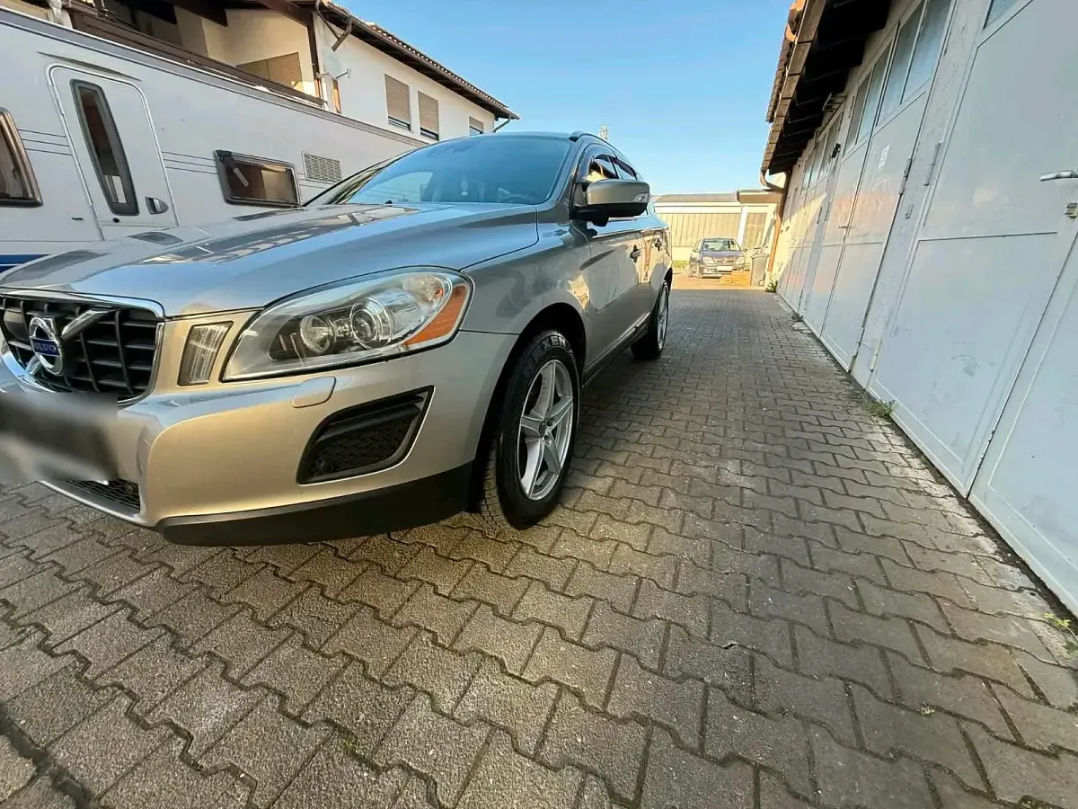Gebraucht Volvo XC60 163 PS (119 kW) 2011 Silber SUV