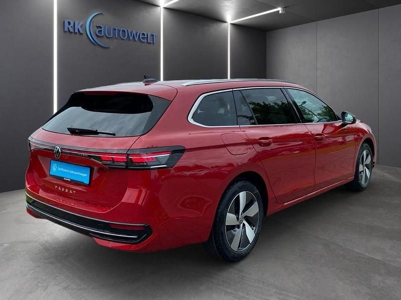 Gebraucht VW Passat Elegance 150 PS (110 kW) 2024 Rot Kombi
