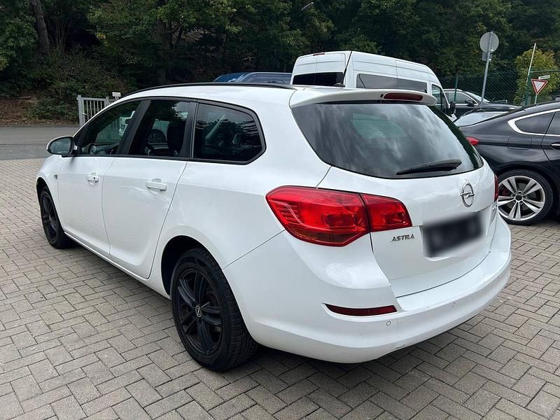 Gebraucht Opel Astra 115 PS (84 kW) 2011 Weiß Kombi