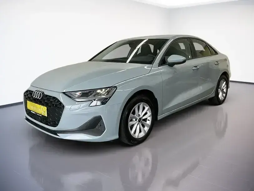 Gebraucht Audi A3 Ambiente 116 PS (85 kW) 2024 Pfeilgrau perleffekt Limousine
