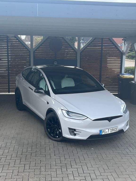 Beige Gebraucht 2020 Tesla Model X SUV | 38.990 € (Guter Preis) - Bild 1/4