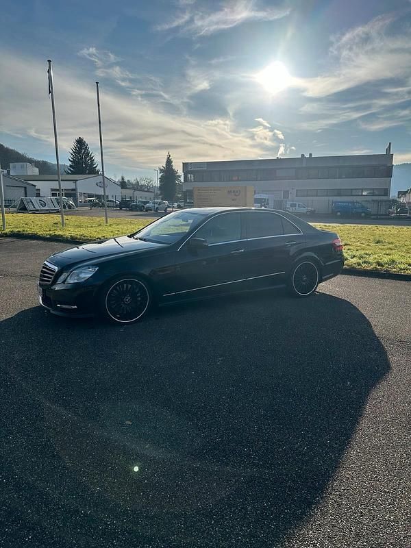 Gebraucht Mercedes E500 AMG 408 PS (300 kW) 2012 Schwarz Limousine