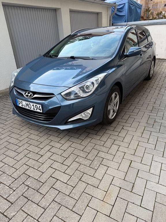 Blau Gebraucht 2011 Hyundai i40 Style Kombi | 6.300 € (Fairer Preis) - Bild 1/4