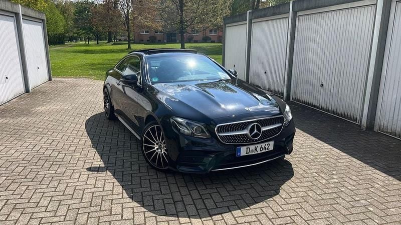 Gebraucht Mercedes E220 AMG line 194 PS (142 kW) 2018 Schwarz Coupé