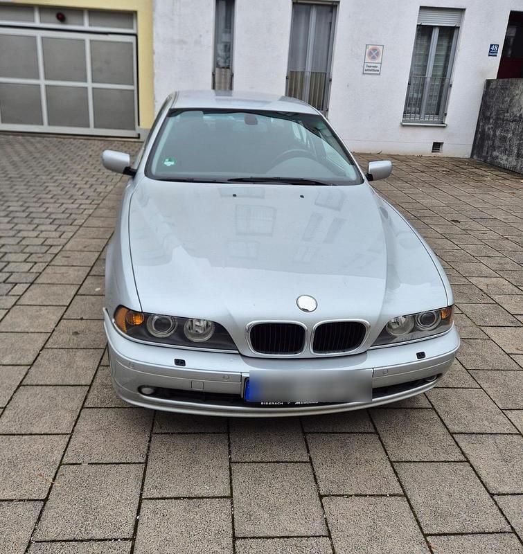 Silber Gebraucht 2001 BMW 520 Limousine | 2.950 € (Superpreis) - Bild 1/4