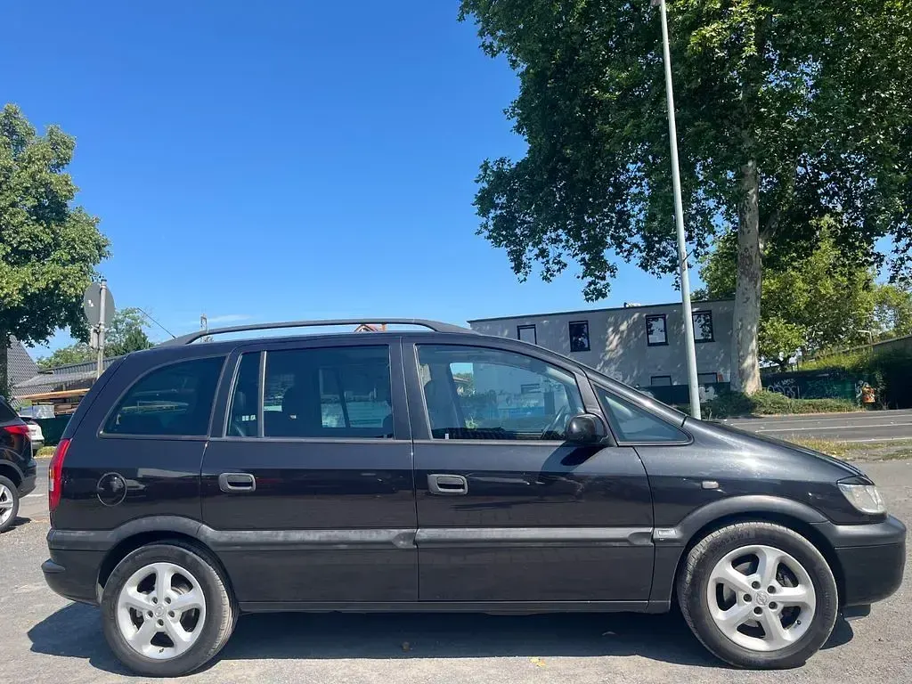 Gebraucht Opel Zafira Elegance 147 PS (108 kW) 2002 Schwarz Van / Kleinbus