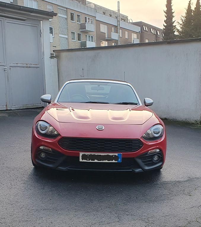 Gebraucht Fiat 124 Spider 140 PS (102 kW) 2019 Rot Cabrio