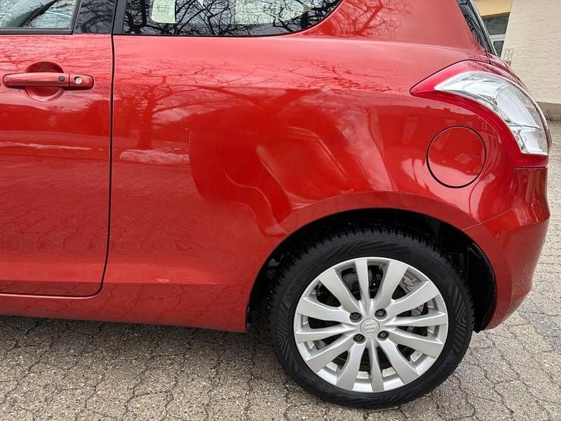 Usado Suzuki Swift Basic 94 HP (69 kW) 2011 Laranja Citadino