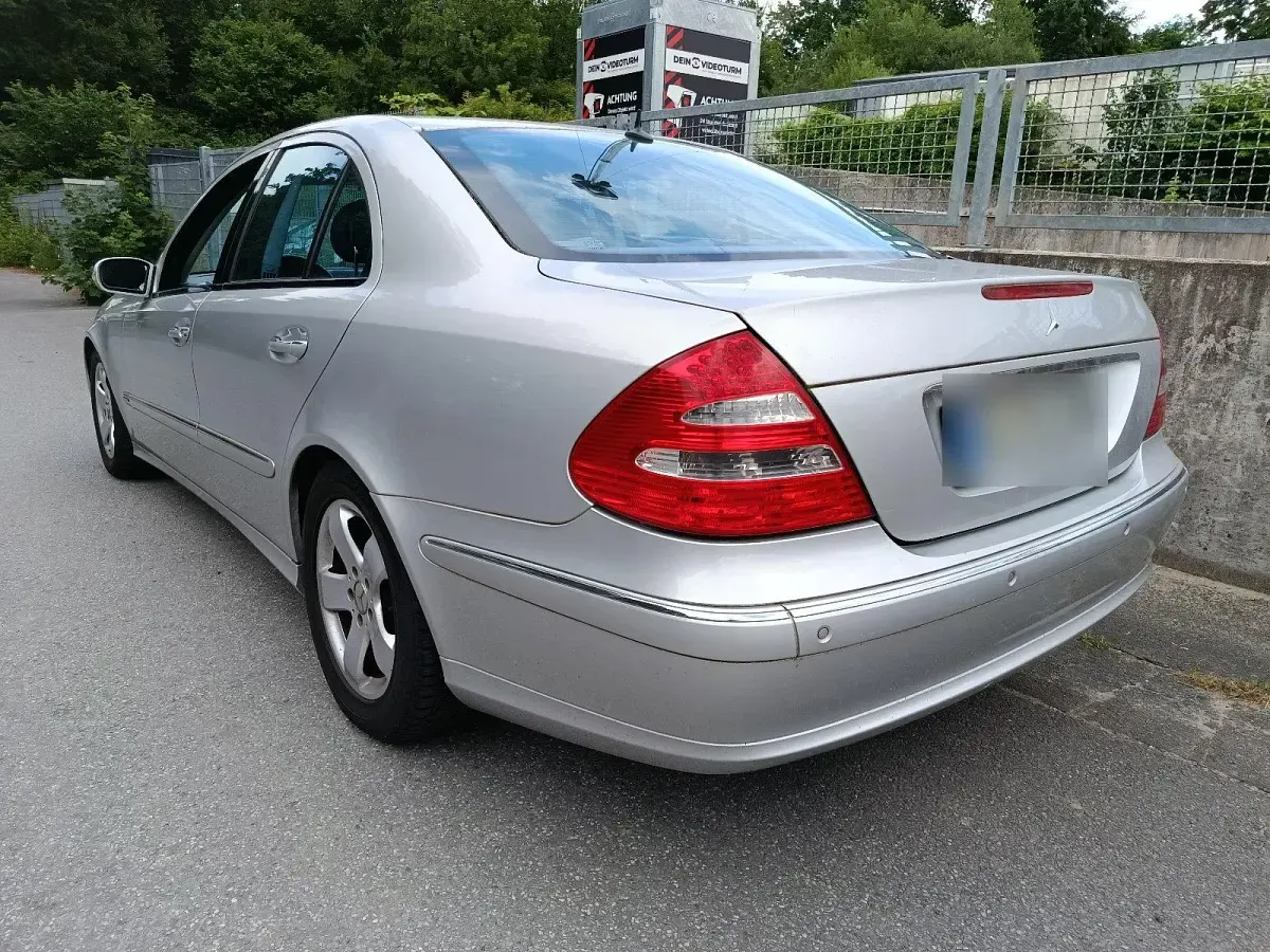 Gebraucht Mercedes E320 204 PS (150 kW) 2003 Silber Limousine