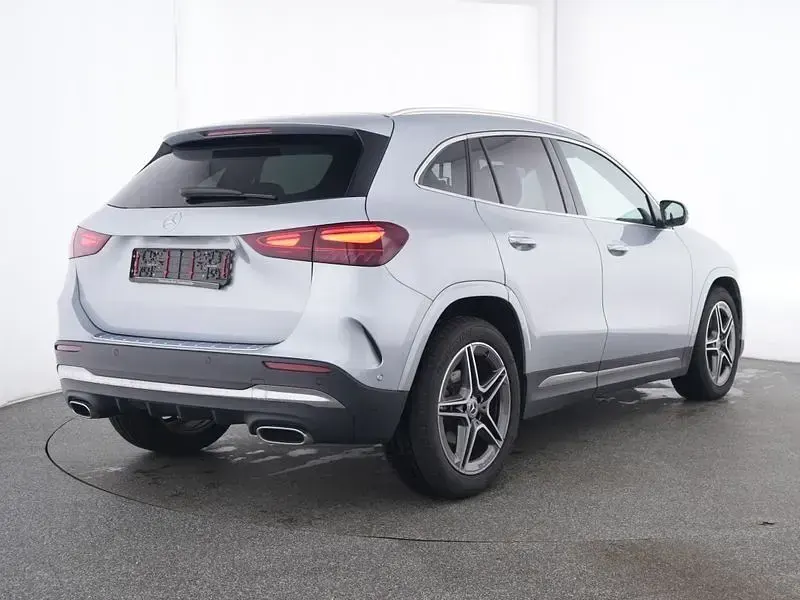 Gebraucht Mercedes GLA200 Advanced Plus 163 PS (119 kW) 2025 Silber SUV