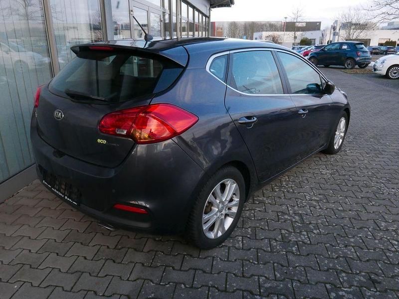 Gebraucht Kia Ceed Spirit 135 PS (99 kW) 2013 Grau Kleinwagen