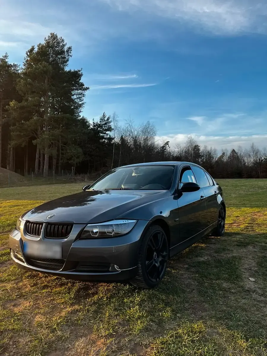 Gebraucht BMW 318 129 PS (94 kW) 2007 Grau Limousine