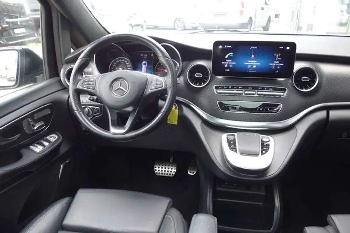 Gebraucht Mercedes V300 AMG 237 PS (174 kW) 2024 Obsidianschwarz Van / Kleinbus