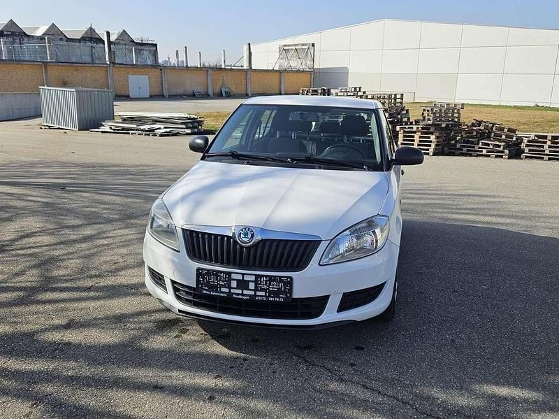 Gebraucht Skoda Fabia Cool Edition 69 PS (50 kW) 2012 Candyweiss Kleinwagen