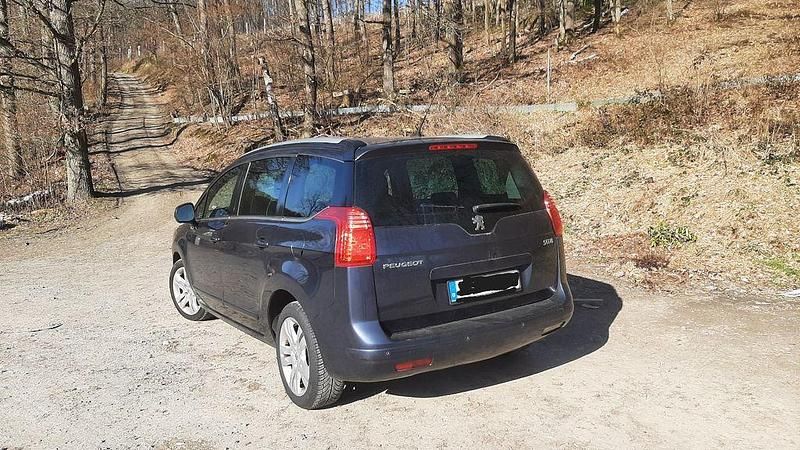 Gebraucht Peugeot 5008 Allure 150 PS (110 kW) 2012 Blau Van / Kleinbus