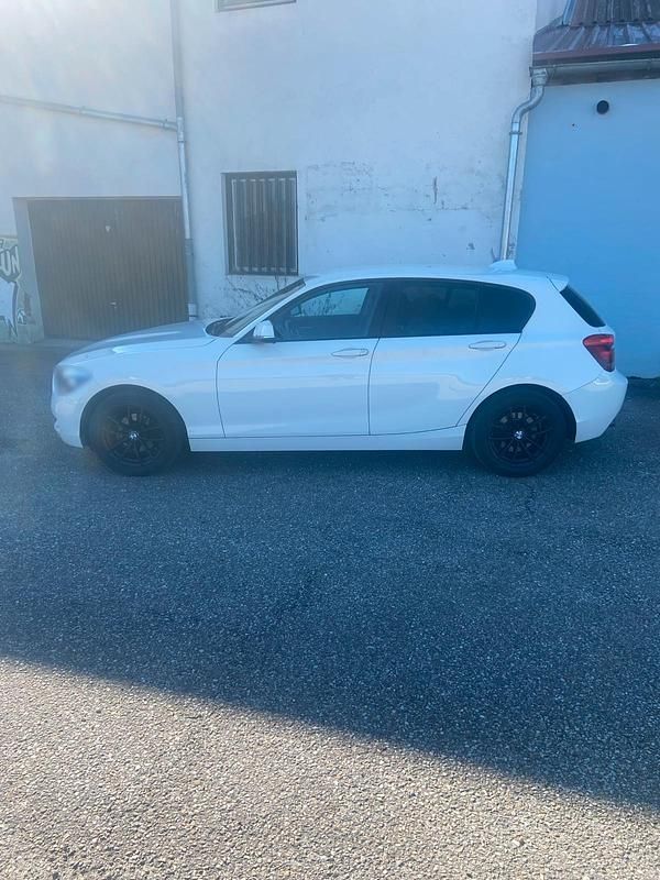 Gebraucht BMW 114 200 PS (147 kW) 2012 Weiß Kleinwagen