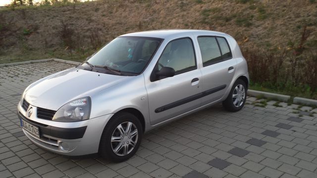 Silber metallic Gebraucht 2005 Renault Clio II Campus Kleinwagen | 1.950 € - Bild 1/1
