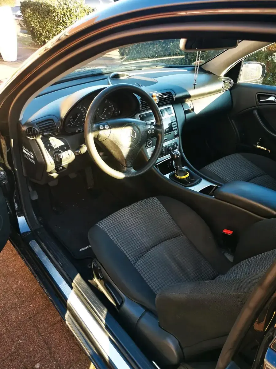 Gebraucht Mercedes C220 150 PS (110 kW) 2007 Schwarz Coupé