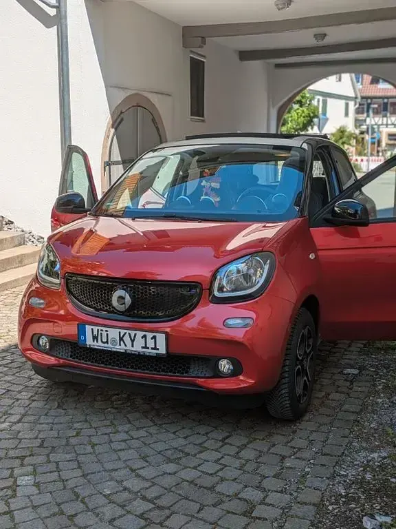 Używany Smart ForFour Prime 90 KM (66 kW) 2015 Czerwony Hatchback