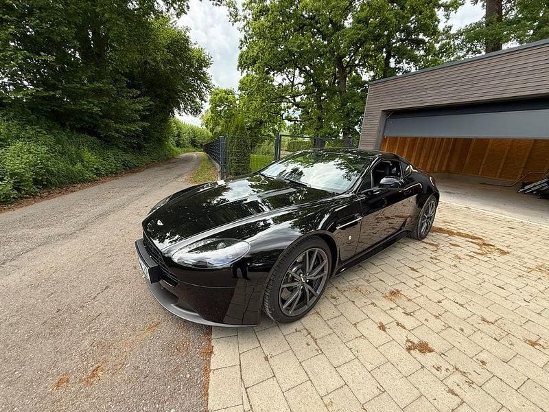 Schwarz Gebraucht 2015 Aston Martin V8 Vantage Coupé | 89.250 € (Teuer) - Bild 1/4