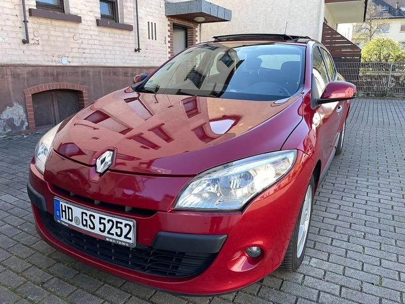 Gebraucht Renault Mégane Dynamique 110 PS (80 kW) 2009 Rot Limousine