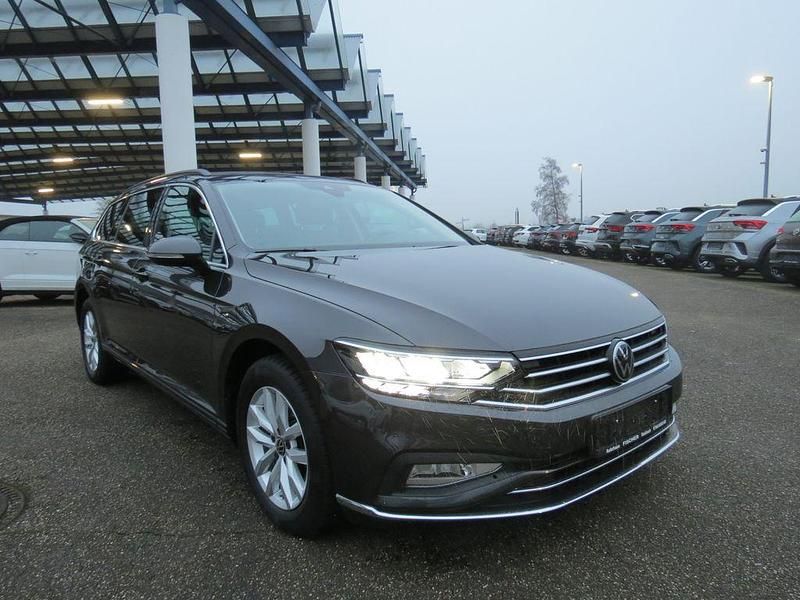 Grau Gebraucht 2023 VW Passat Business Kombi | 27.500 € (Fairer Preis) - Bild 1/4
