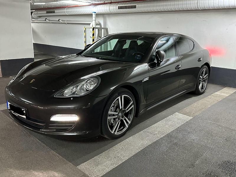 Gebraucht Porsche Panamera 250 PS (183 kW) 2012 Grau Kleinwagen
