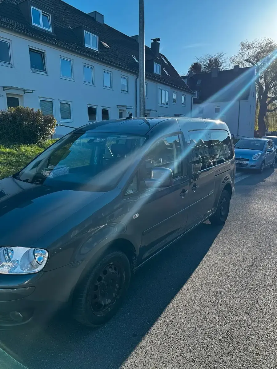 Gebraucht VW Caddy Maxi 102 PS (75 kW) 2010 Grau Van / Kleinbus