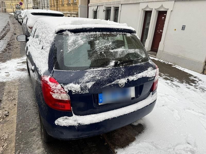 Gebraucht Skoda Fabia Active 60 PS (44 kW) 2013 Blau Kleinwagen