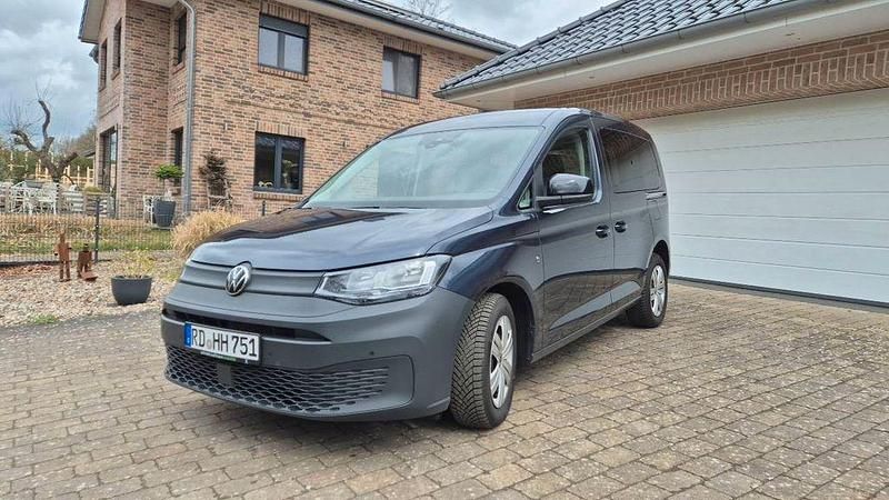 Second-hand VW Caddy 114 CP (83 kW) 2023 Albastru Monovolum