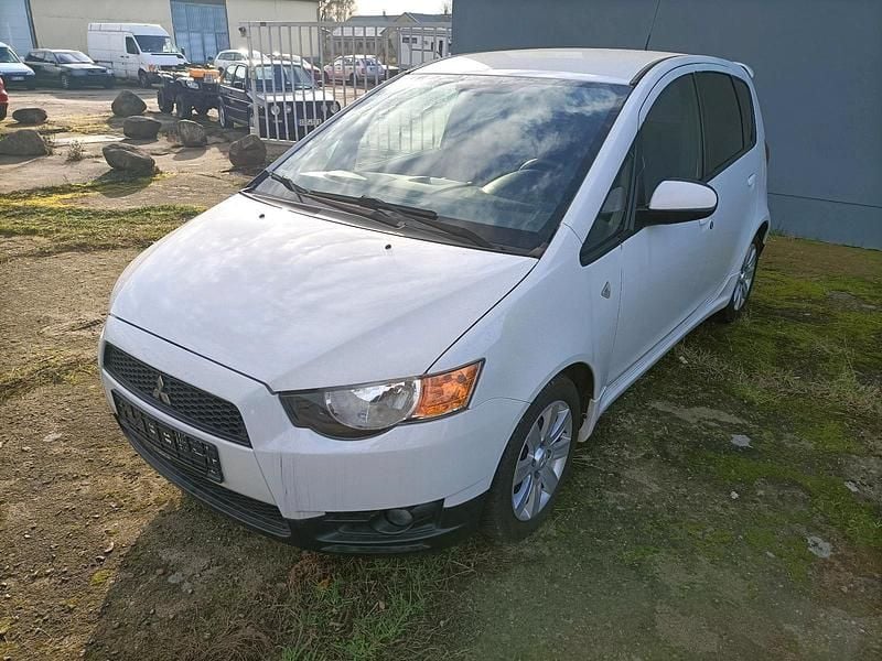 Gebraucht Mitsubishi Colt 75 PS (55 kW) 2012 Weiß Kleinwagen