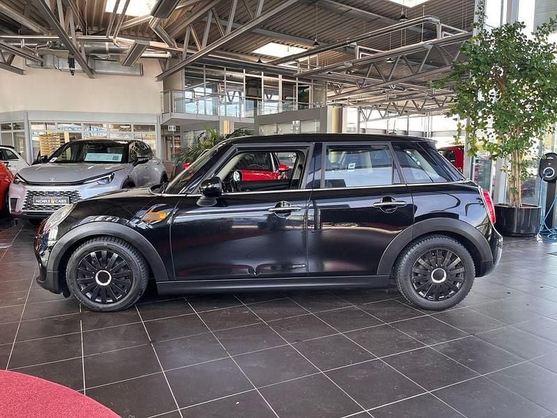 Gebraucht Mini Cooper 136 PS (100 kW) 2015 Midnight black metallic (metallic) Kleinwagen