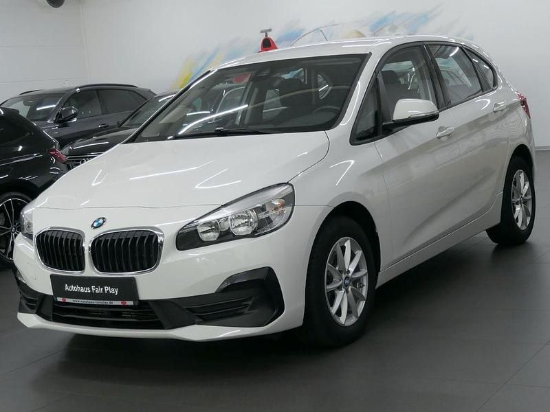 Weiß Gebraucht 2019 BMW 216 Active Tourer Van / Kleinbus | 12.990 € (Fairer Preis) - Bild 1/4