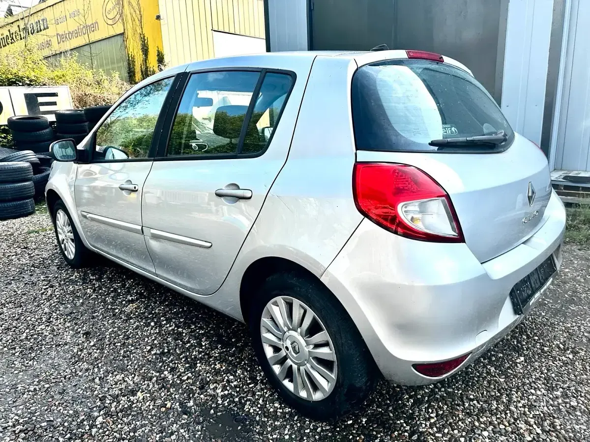 Brugt Renault Clio II 85 HK (62 kW) 2009 Sølv Hatchback