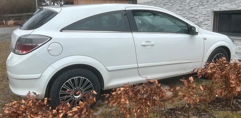 Gebraucht Opel Astra GTC 90 PS (66 kW) 2008 Weiß Coupé