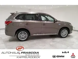 Gebraucht Mitsubishi Outlander P-HEV Plus 224 PS (164 kW) 2021 Braun SUV