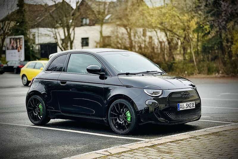 Schwarz Gebraucht 2021 Fiat 500e Icon Kleinwagen | 24.999 € - Bild 1/1