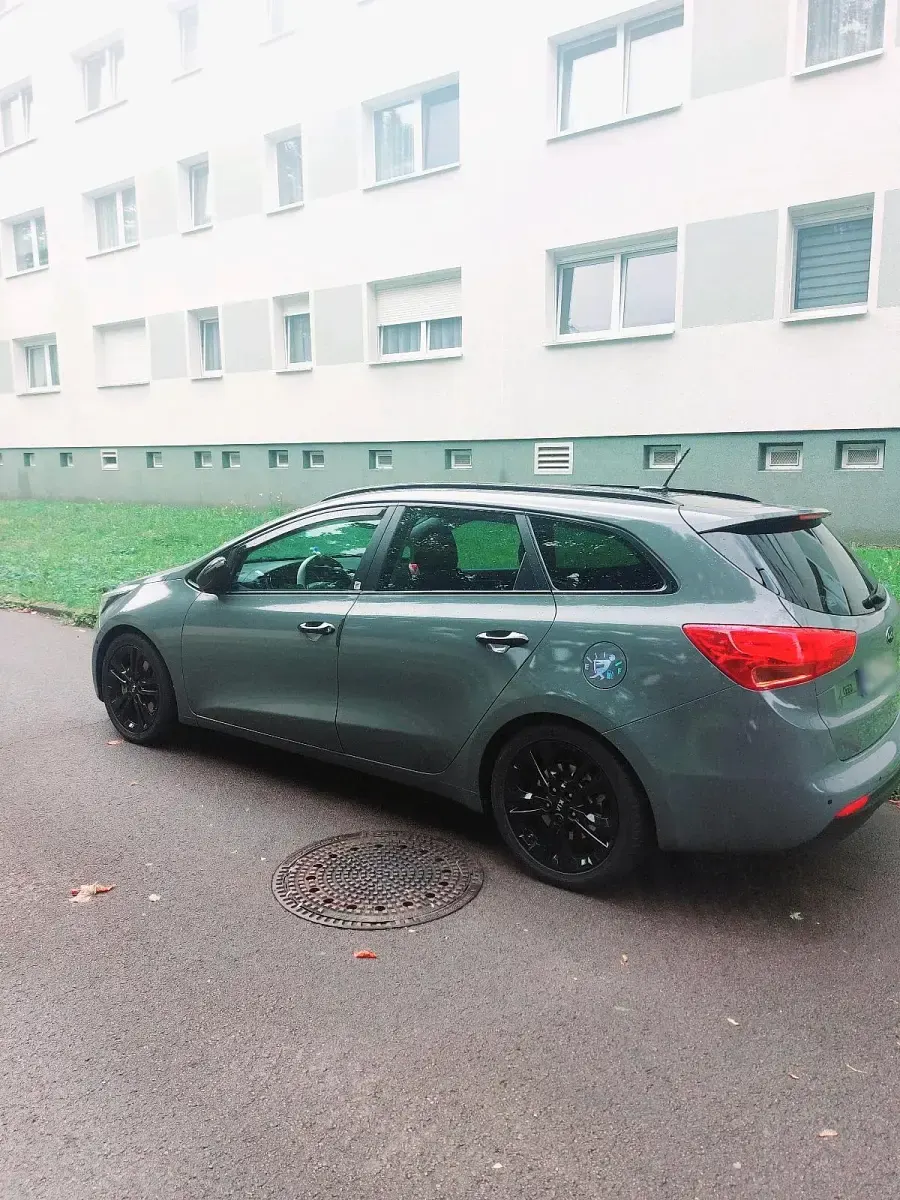 Gebraucht Kia Ceed Sportswagon Sport 134 PS (98 kW) 2013 Grau Kombi