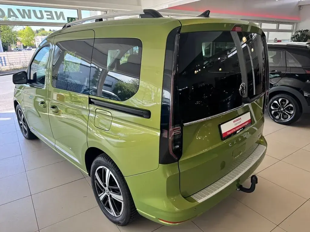 Gebraucht VW Caddy Style 122 PS (89 kW) 2024 Gold Van / Kleinbus