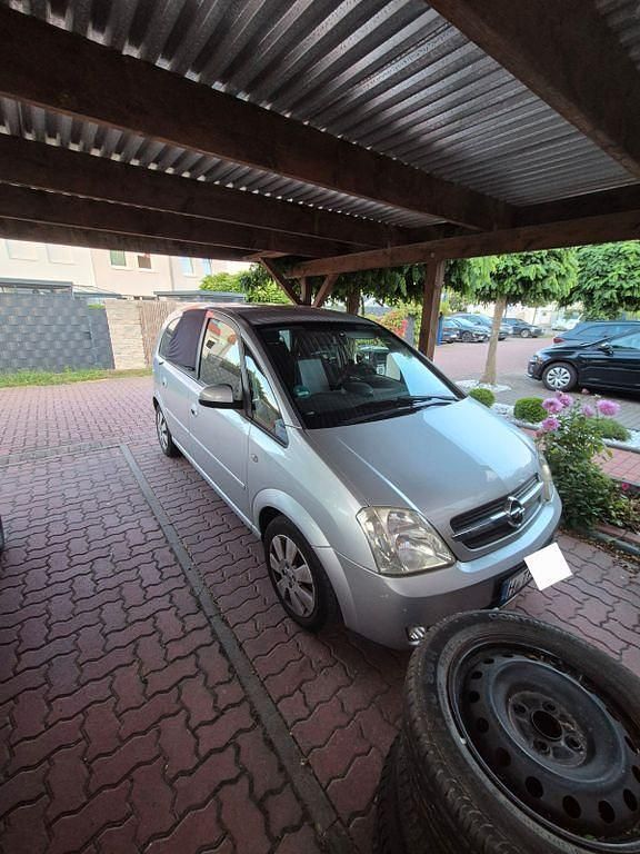 Grau Gebraucht 2004 Opel Meriva Van / Kleinbus | 1.899 € (Fairer Preis) - Bild 1/4