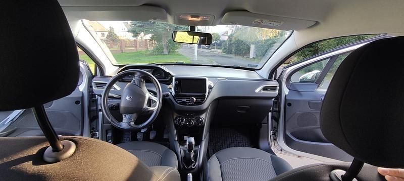 Gebraucht Peugeot 208 Style 82 PS (60 kW) 2016 Silber Kleinwagen