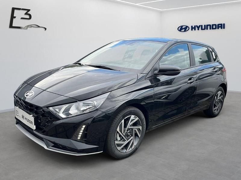 Schwarz Neu 2025 Hyundai i20 Trend Limousine | 23.190 € (Fairer Preis) - Bild 1/4