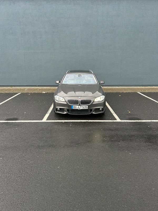 Braun Gebraucht 2011 BMW 535 M Sport Kombi | 17.500 € - Bild 1/4