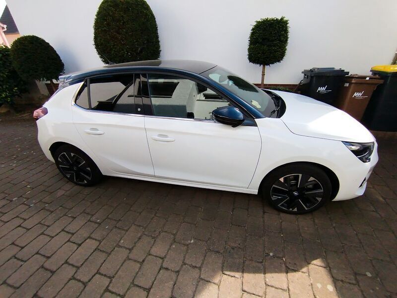 Weiß Gebraucht 2023 Opel Corsa-e Ultimate Kleinwagen | 20.950 € (Fairer Preis) - Bild 1/1