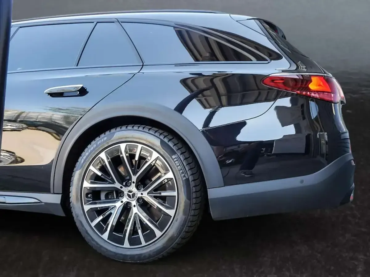 Gebraucht Mercedes E450 Avantgarde 367 PS (269 kW) 2025 Metalliclack obsidianschwarz Kombi