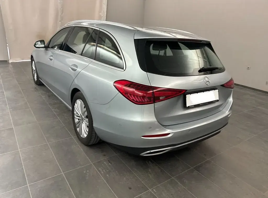 Gebraucht Mercedes C200 Avantgarde 163 PS (119 kW) 2023 Silber Limousine