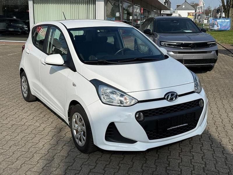Gebraucht Hyundai i10 67 PS (49 kW) 2017 Weiß Kleinwagen