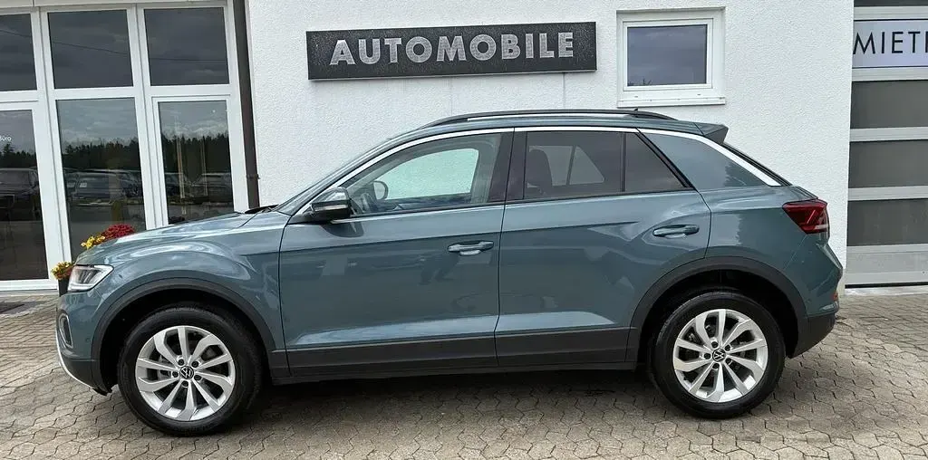 Gebraucht VW T-Roc 150 PS (110 kW) 2025 Petrol blue metallic SUV